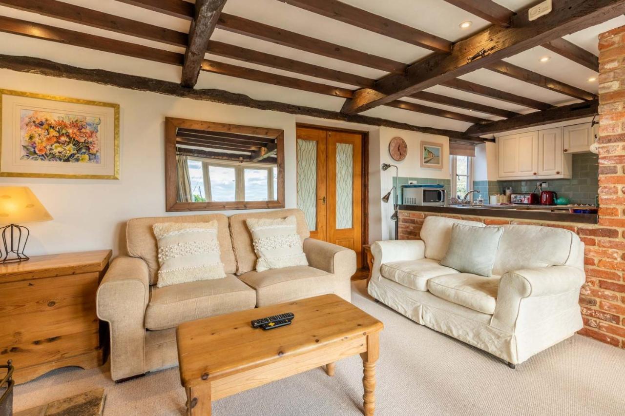 Host & Stay - Woodfalls Barn Burgh and Tuttington Exterior photo