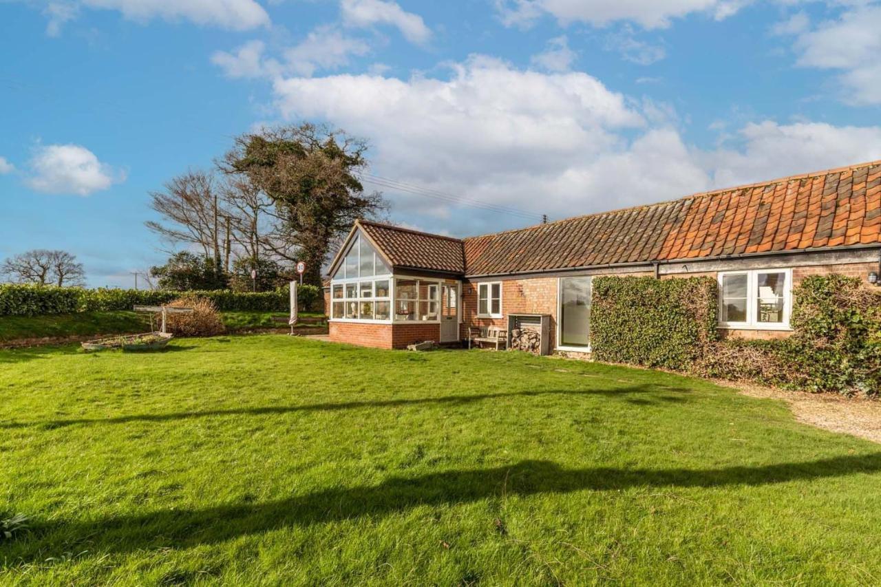 Host & Stay - Woodfalls Barn Burgh and Tuttington Exterior photo