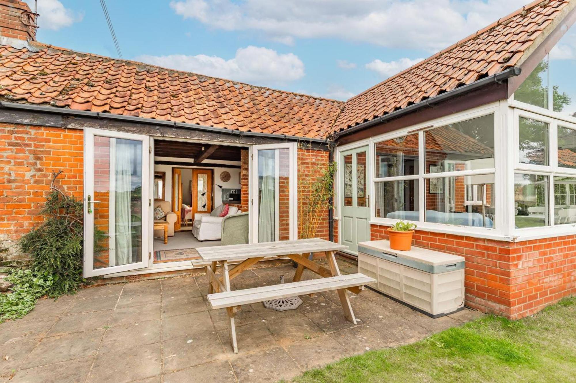 Host & Stay - Woodfalls Barn Burgh and Tuttington Exterior photo